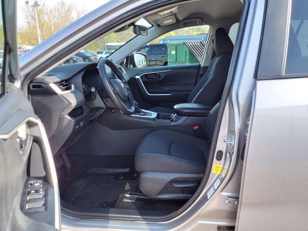 2022 Toyota RAV4 Hybrid LE photo 10