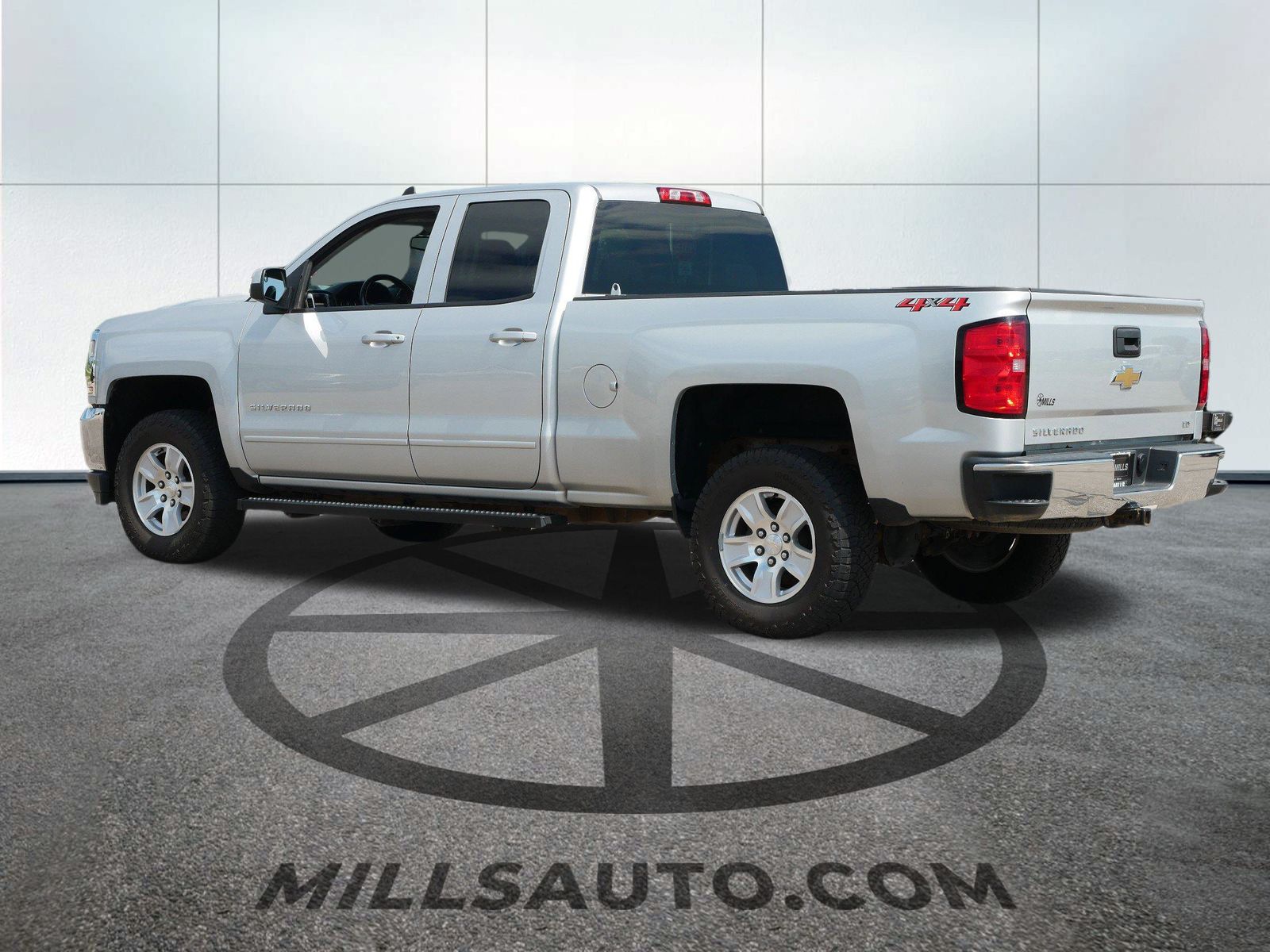 2019 Chevrolet Silverado 1500 LT photo 3
