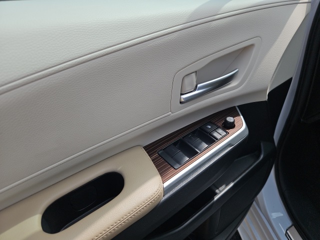 2023 Toyota Sienna XLE photo 25