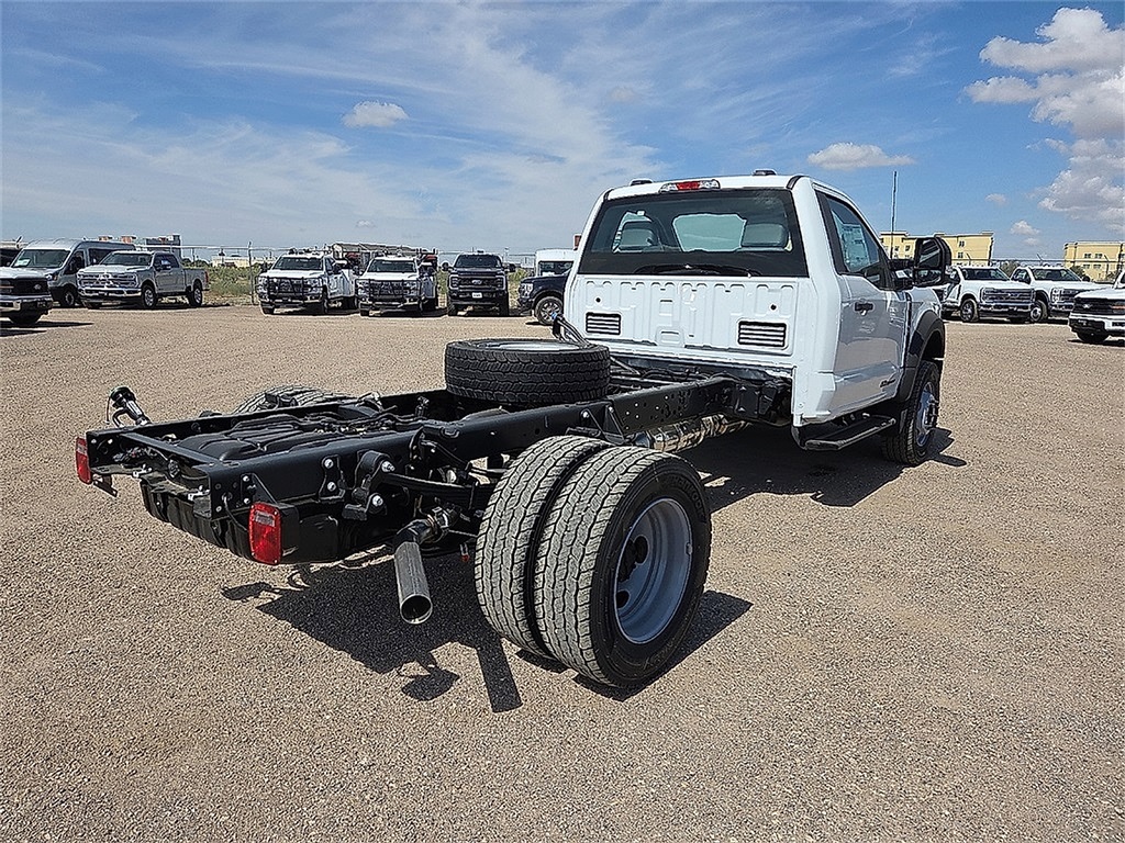 2025 Ford F-600 Super Duty Chassis Cab XL's photo