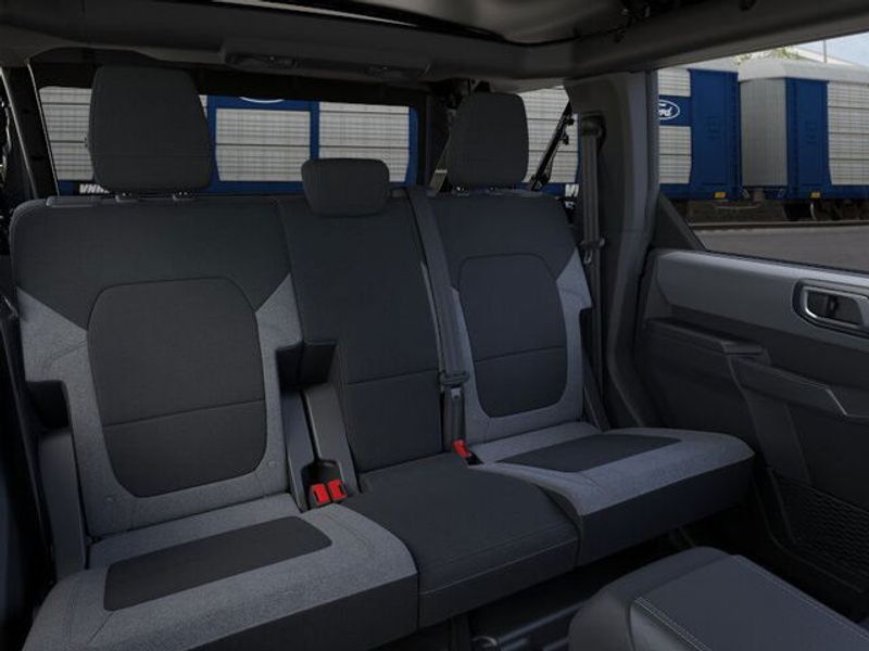 2025 Ford Bronco Base photo 11