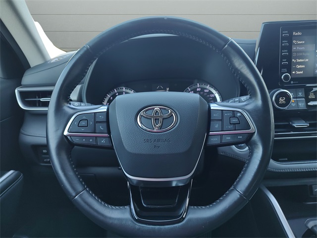2021 Toyota Highlander LE photo 25