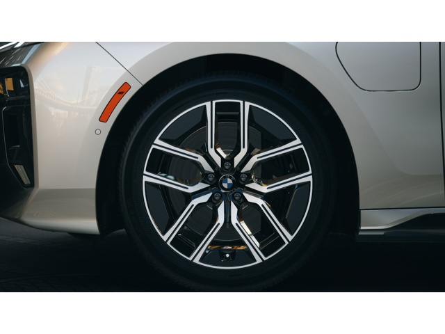 2026 Bmw 750e photo 7
