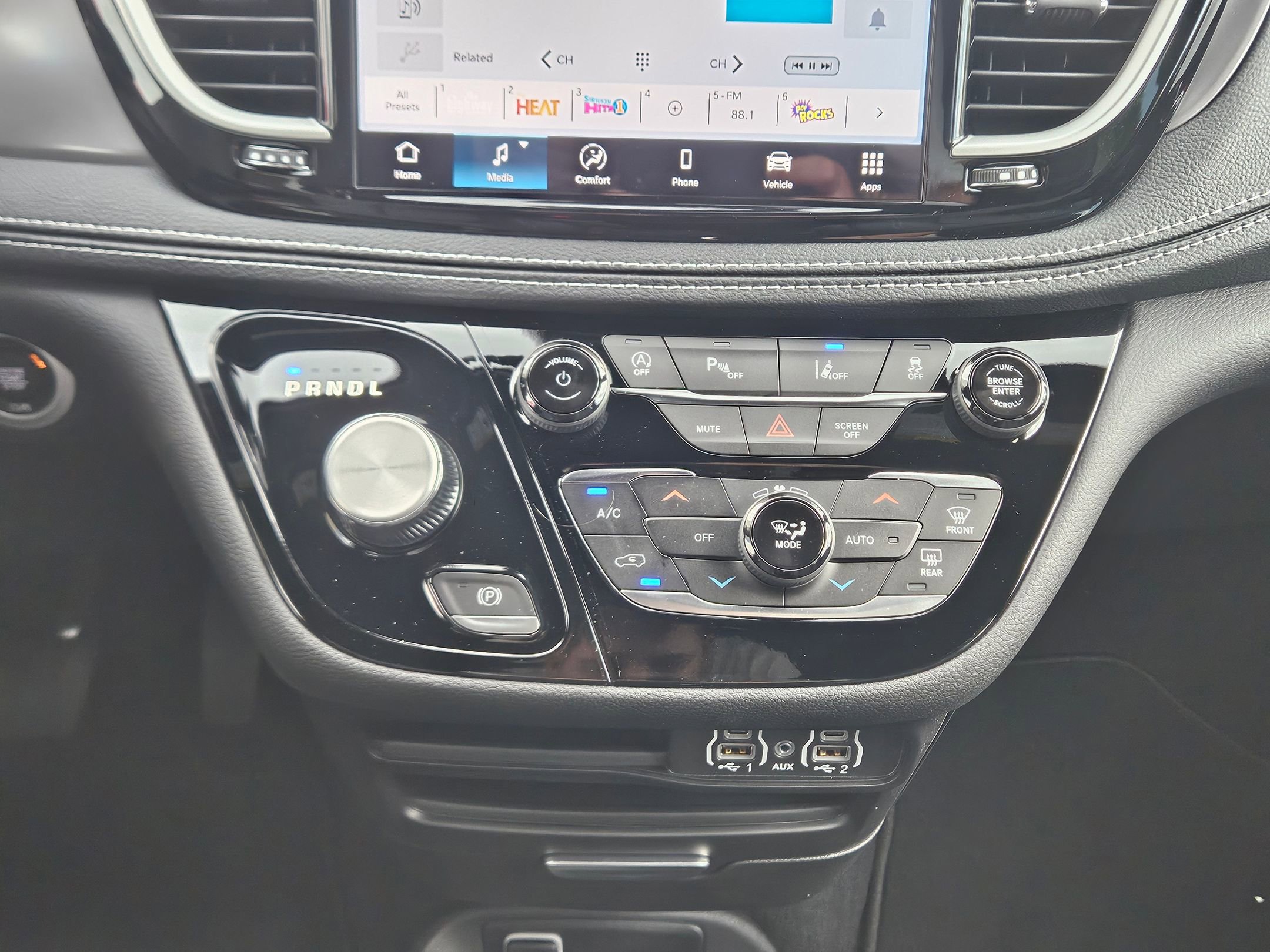 2025 Chrysler Pacifica photo 11