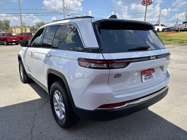 2025 Jeep Grand Cherokee Laredo photo 4