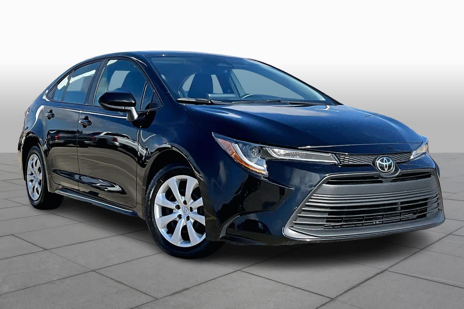 Used 2024 Toyota Corolla LE with VIN 5YFB4MDE2RP117074 for sale in Northfield, Minnesota