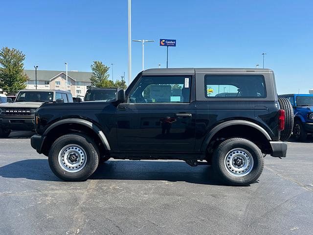 2025 Ford Bronco Base photo 3