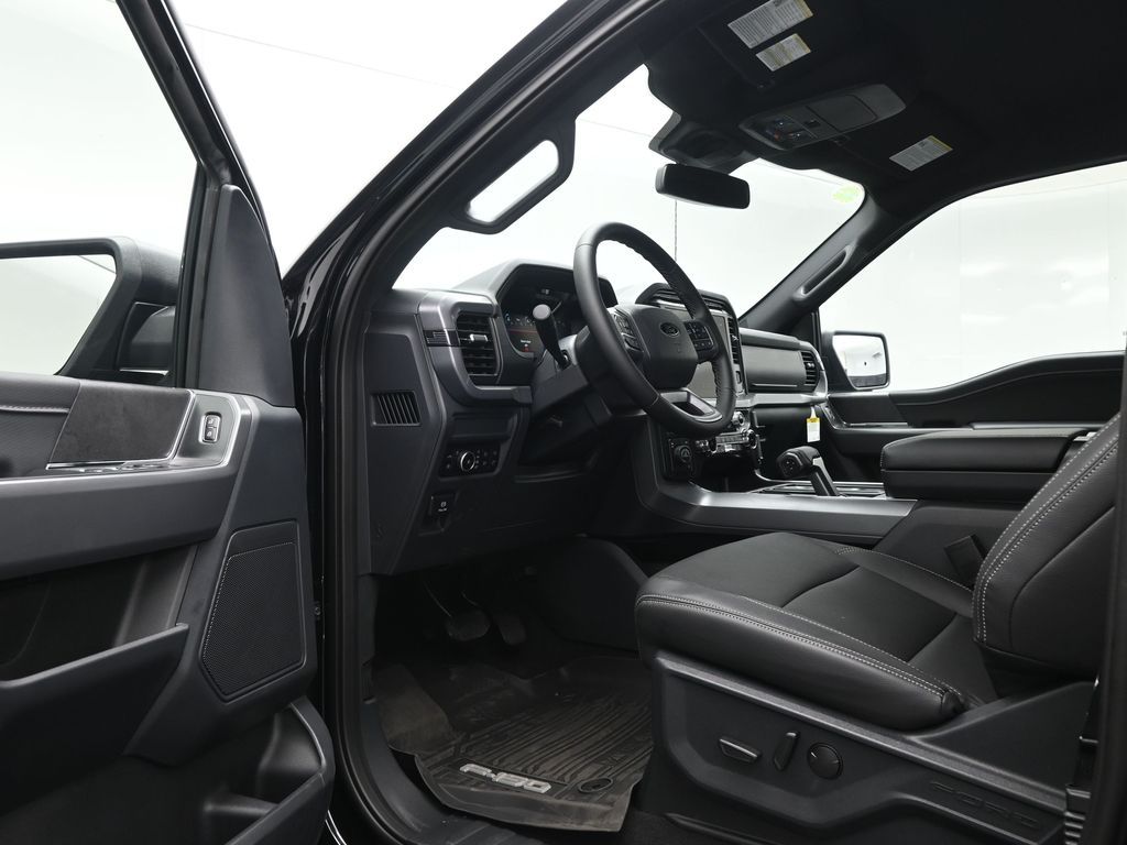 2025 Ford F-150 XLT photo 5