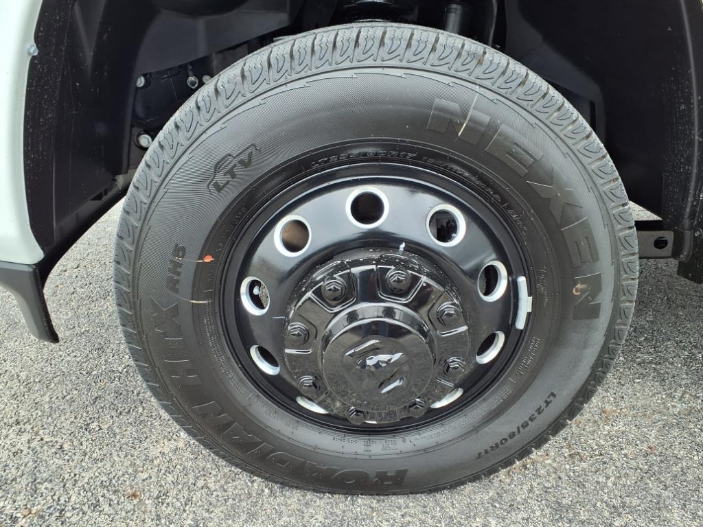 2025 Ram 3500 Laramie photo 9