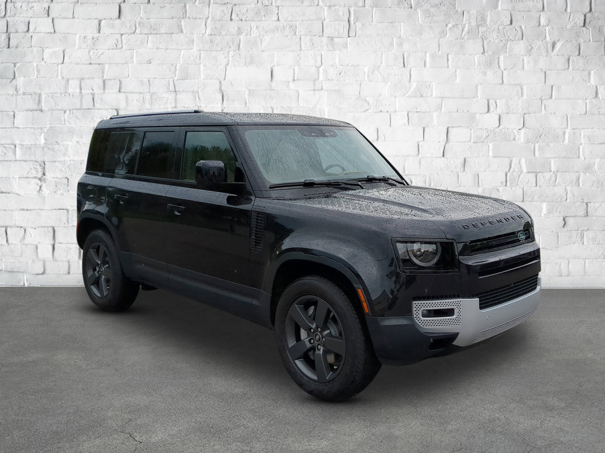 2025 Land Rover Defender 110 S photo 5