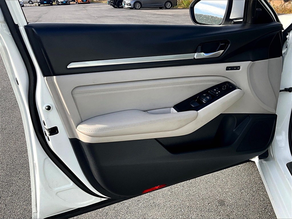 2021 Nissan Altima 2.5 Platinum photo 8