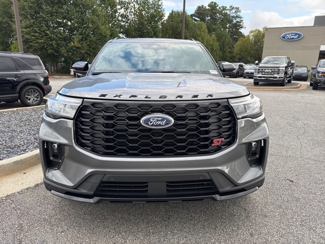 2025 Ford Explorer ST photo 4