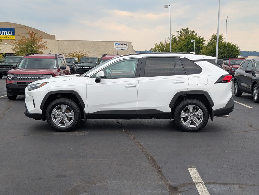 2024 Toyota RAV4 Hybrid XLE photo 2