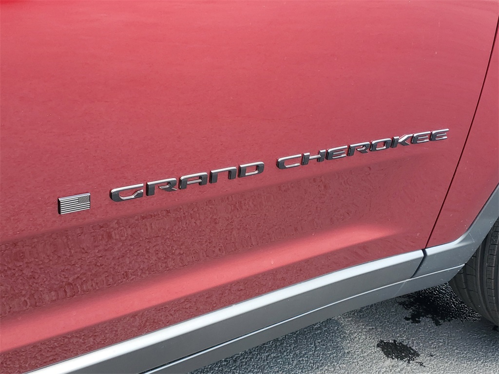 2025 Jeep Grand Cherokee Limited photo 4