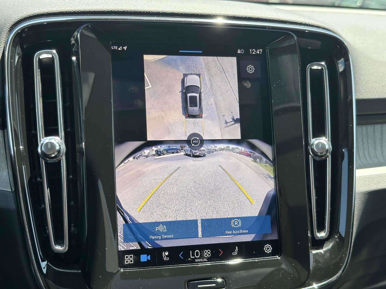 2025 Volvo XC40 Plus photo 4