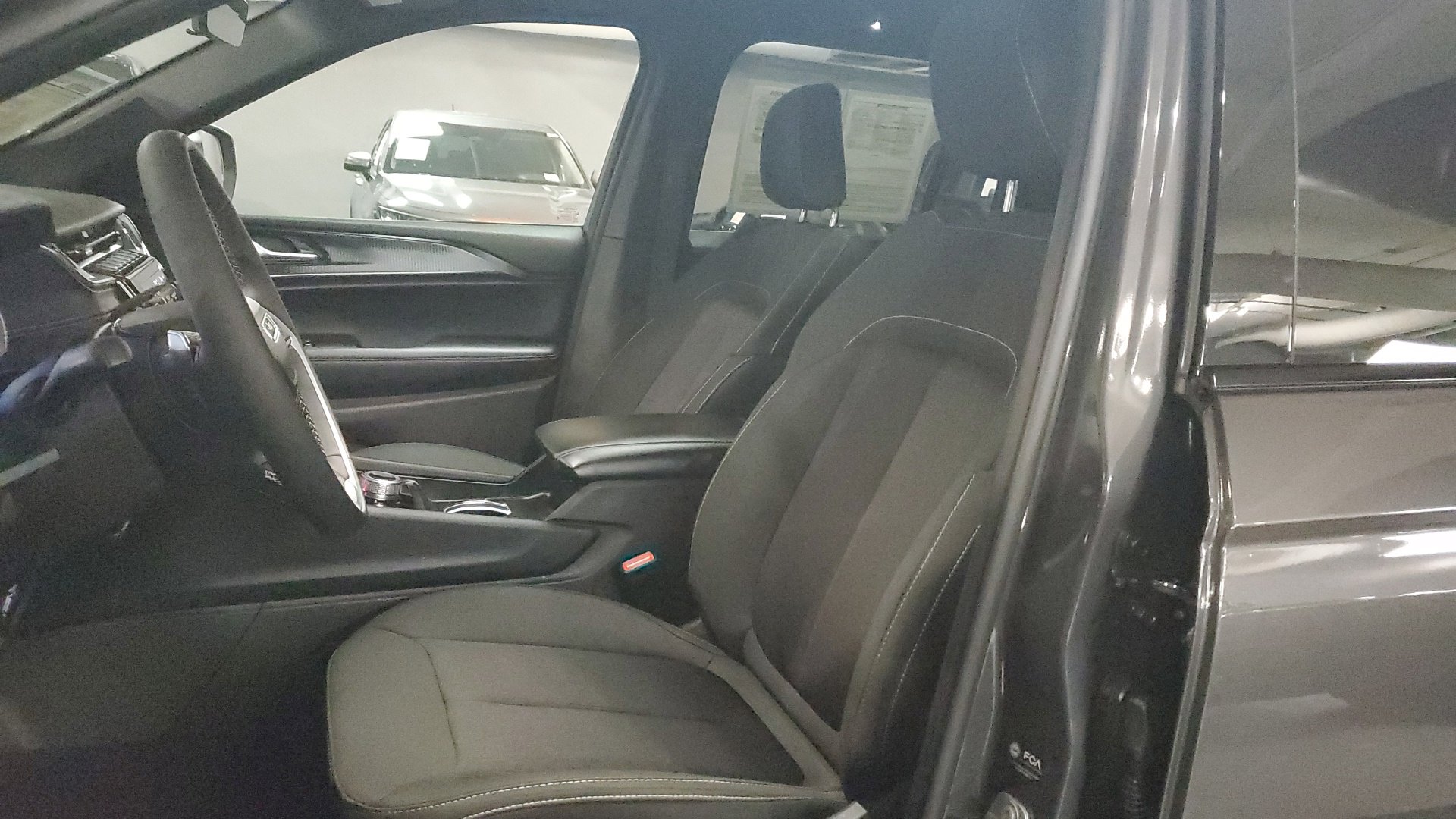 2025 Jeep Grand Cherokee Laredo X photo 18