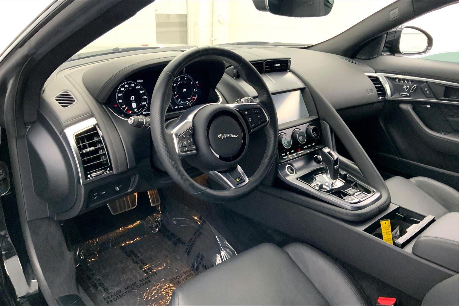 2023 Jaguar F-TYPE R photo 7