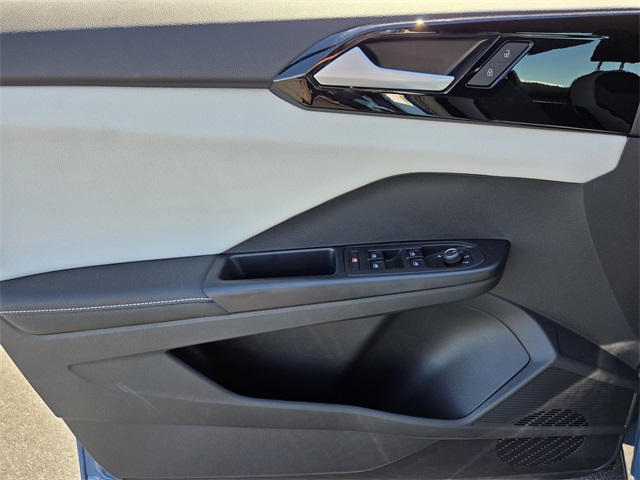 2025 Volkswagen Taos S photo 9