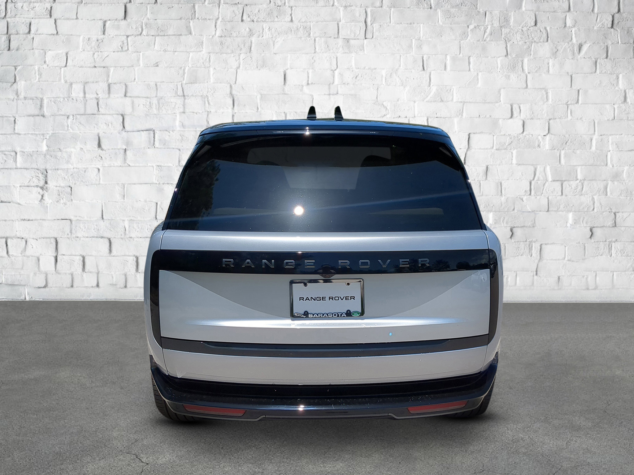 2025 Land Rover Range Rover SE photo 2