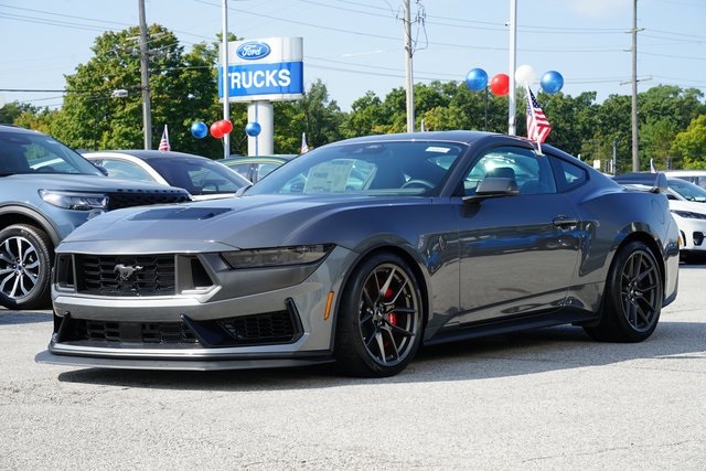 2025 Ford Mustang Dark Horse photo 3