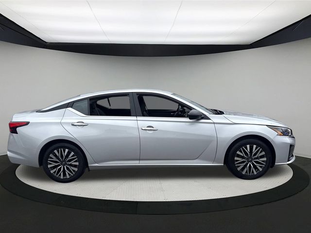 2024 Nissan Altima 2.5 SV photo 3