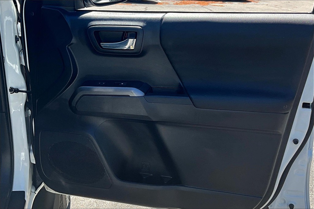 2023 Toyota Tacoma TRD Off-Road photo 12