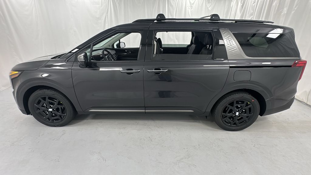 2026 Kia Carnival SX photo 6