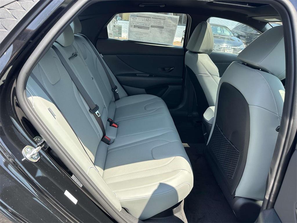 2025 Hyundai Elantra Hybrid Limited photo 14