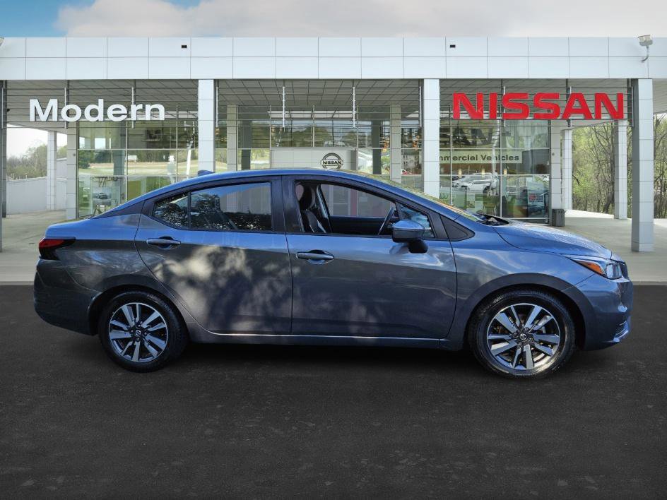 2020 Nissan Versa SV photo 3