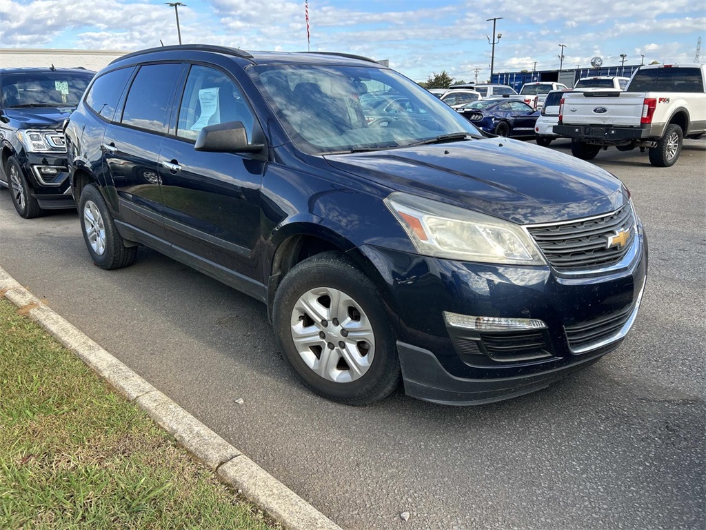 2016 Chevrolet Traverse LS photo 2