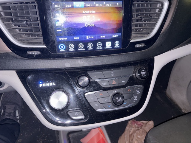 2017 Chrysler Pacifica Touring photo 11