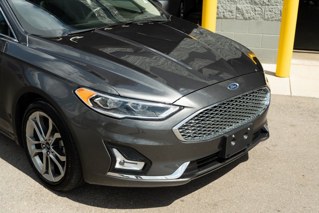 2019 Ford Fusion Hybrid Titanium photo 2