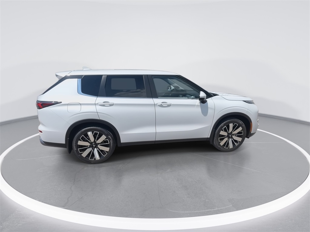 2025 Mitsubishi Outlander SE photo 9