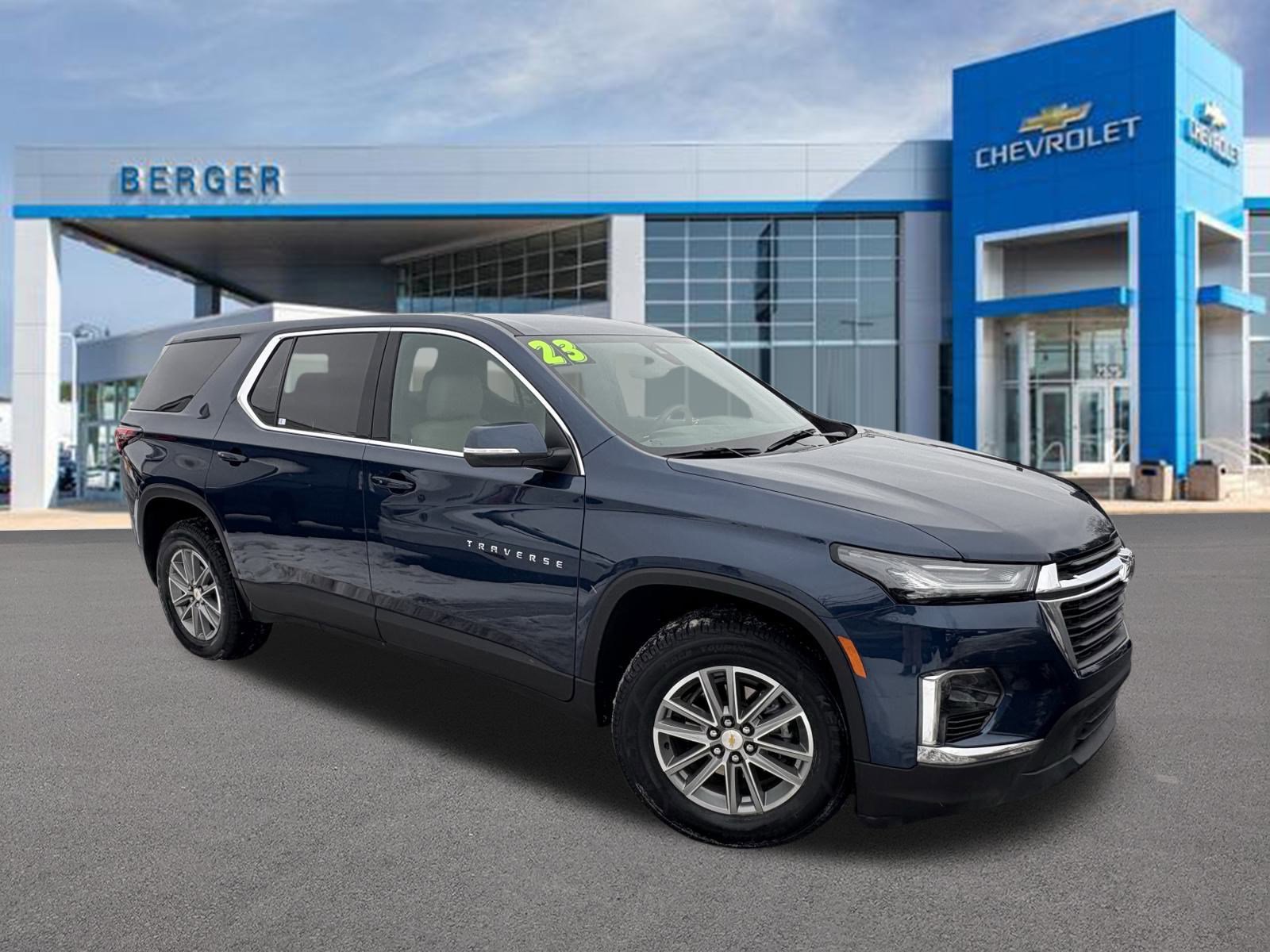 2023 Chevrolet Traverse LS's photo