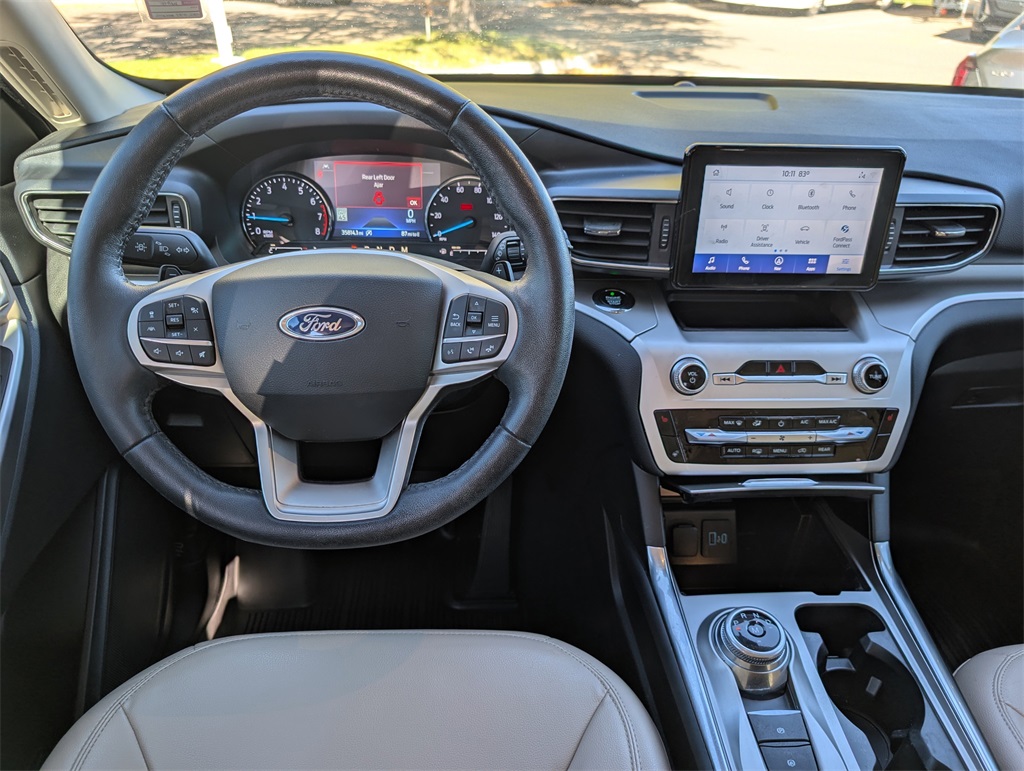 2020 Ford Explorer XLT photo 17