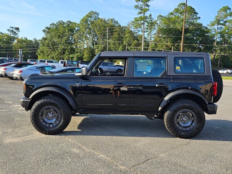 2025 Ford Bronco Base photo 4