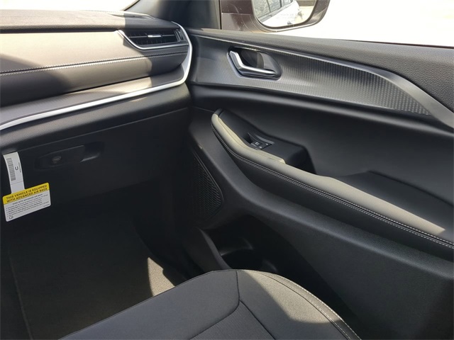 2025 Jeep Grand Cherokee Laredo Altitude photo 16