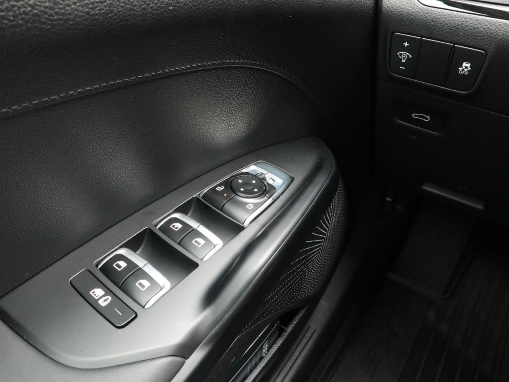2025 Kia K5 LXS photo 11