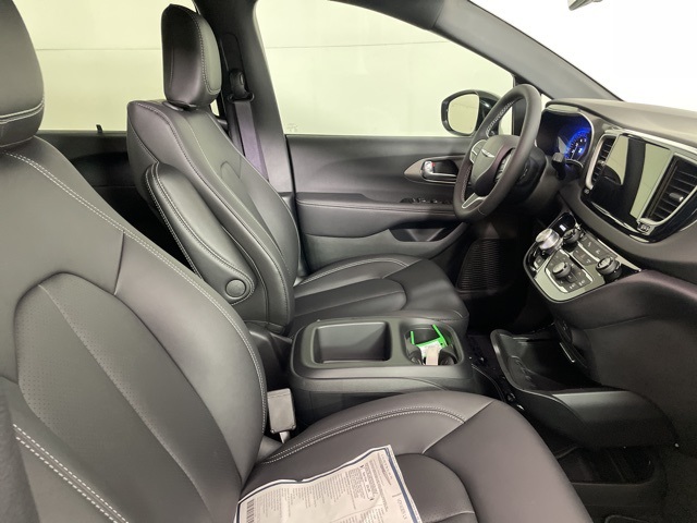 2026 Chrysler Voyager LX photo 12