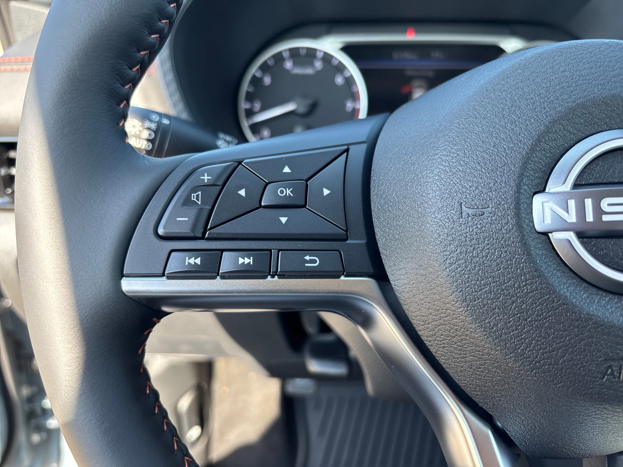 2025 Nissan Sentra SR photo 17