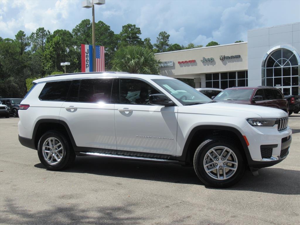 2025 Jeep Grand Cherokee Laredo photo 2