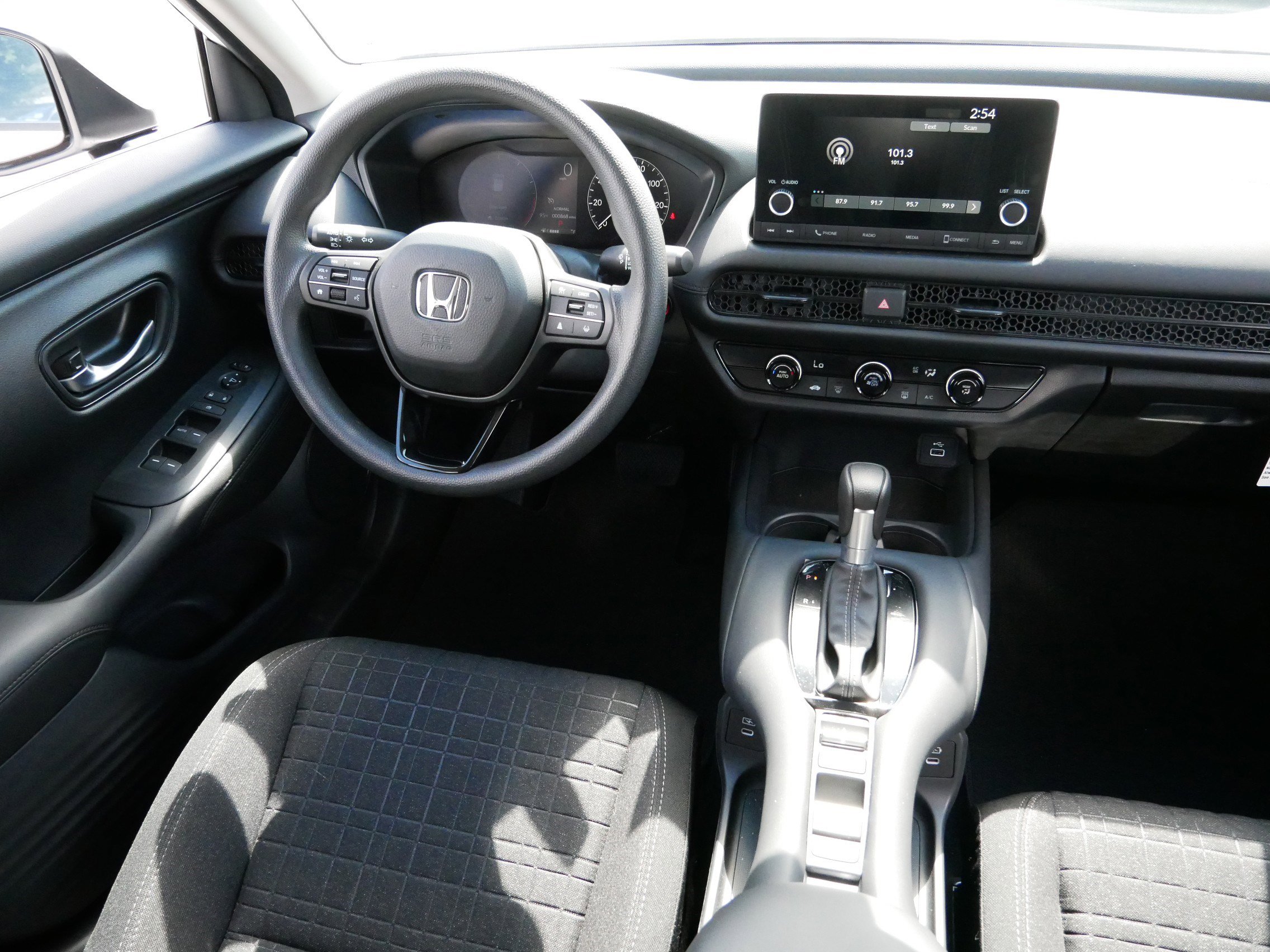 2025 Honda HR-V LX photo 8