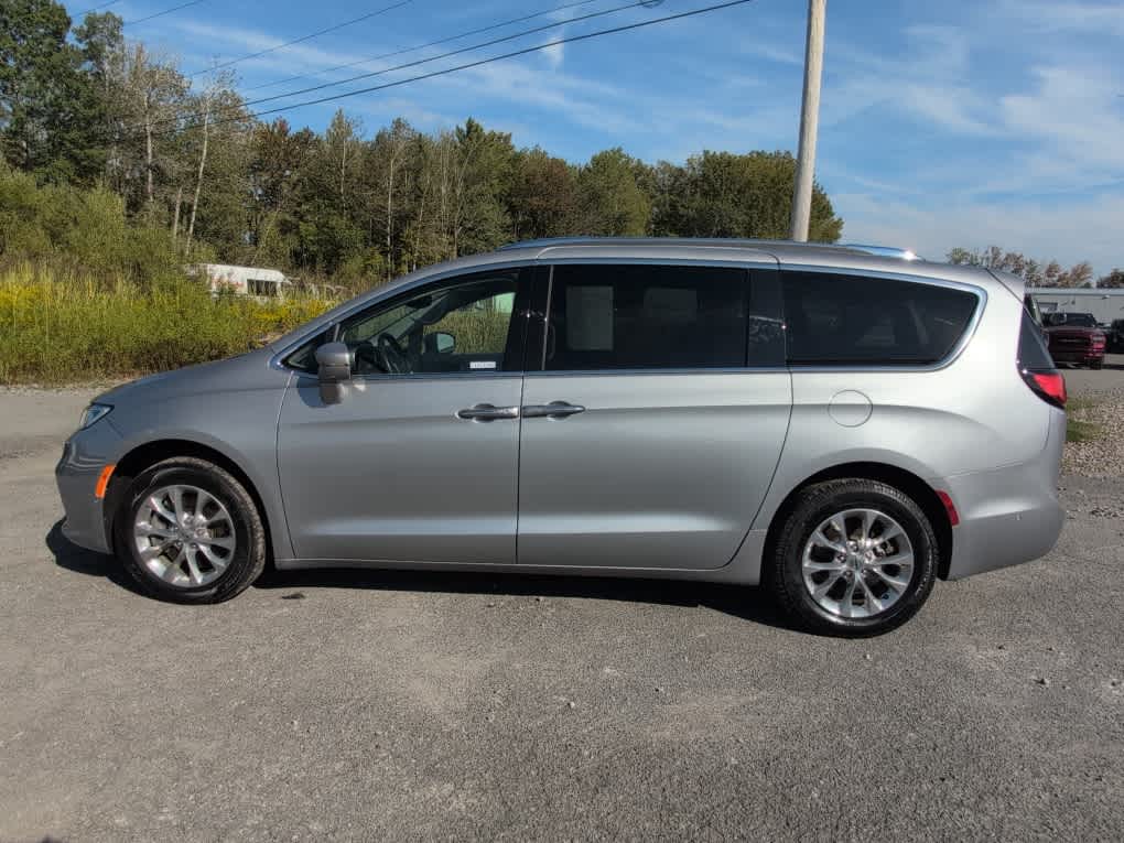 2021 Chrysler Pacifica Touring L photo 7
