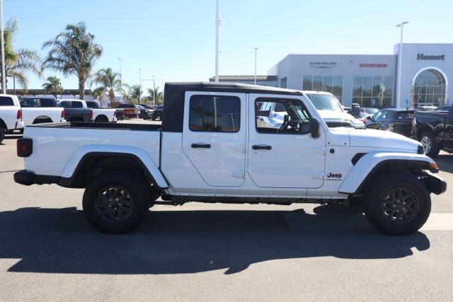 2025 Jeep Gladiator Sport S photo 3