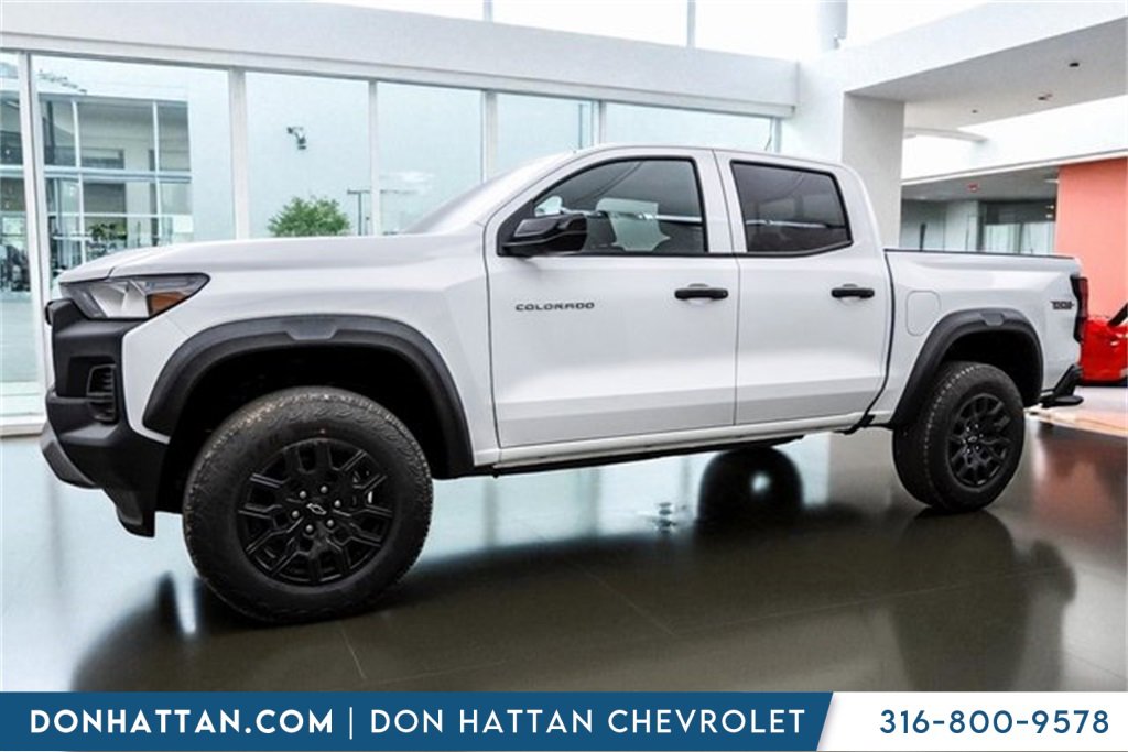 2026 Chevrolet Colorado Trail Boss photo 2