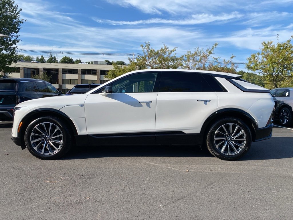 2024 Cadillac Lyriq photo 2