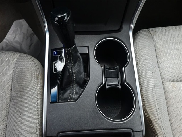 2016 Toyota Camry LE photo 3