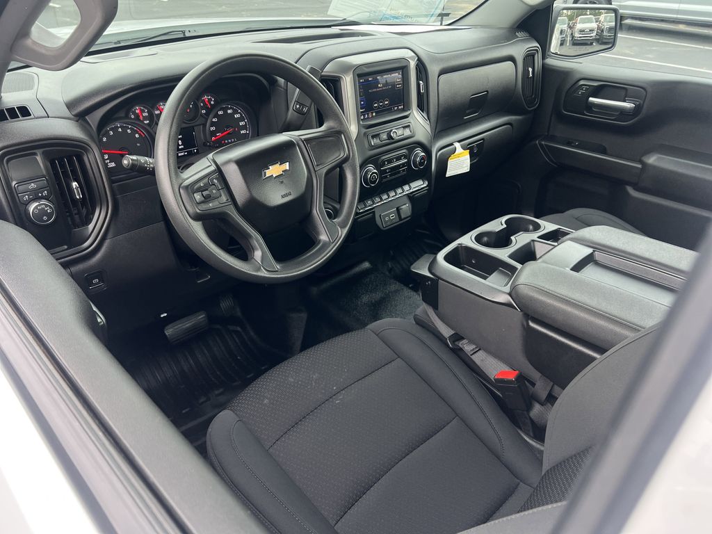 2024 Chevrolet Silverado 1500 photo 2