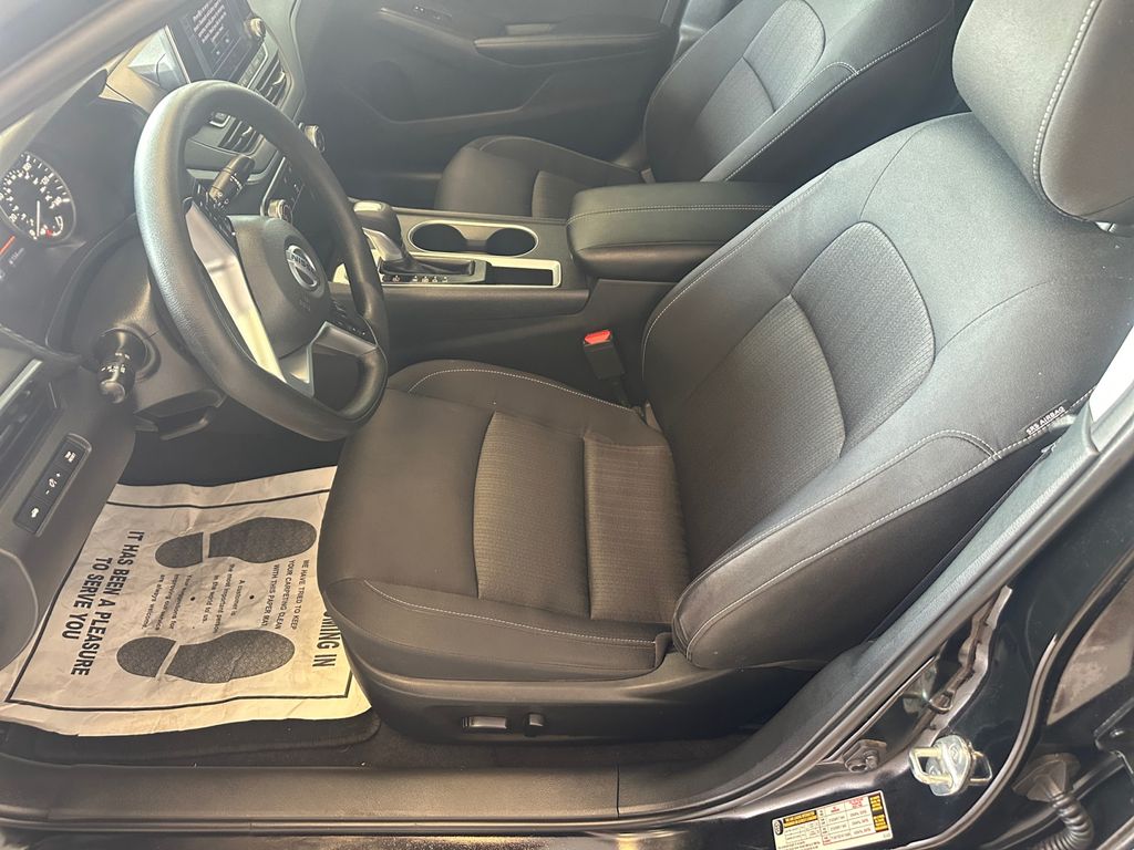 2022 Nissan Altima 2.5 SV photo 8