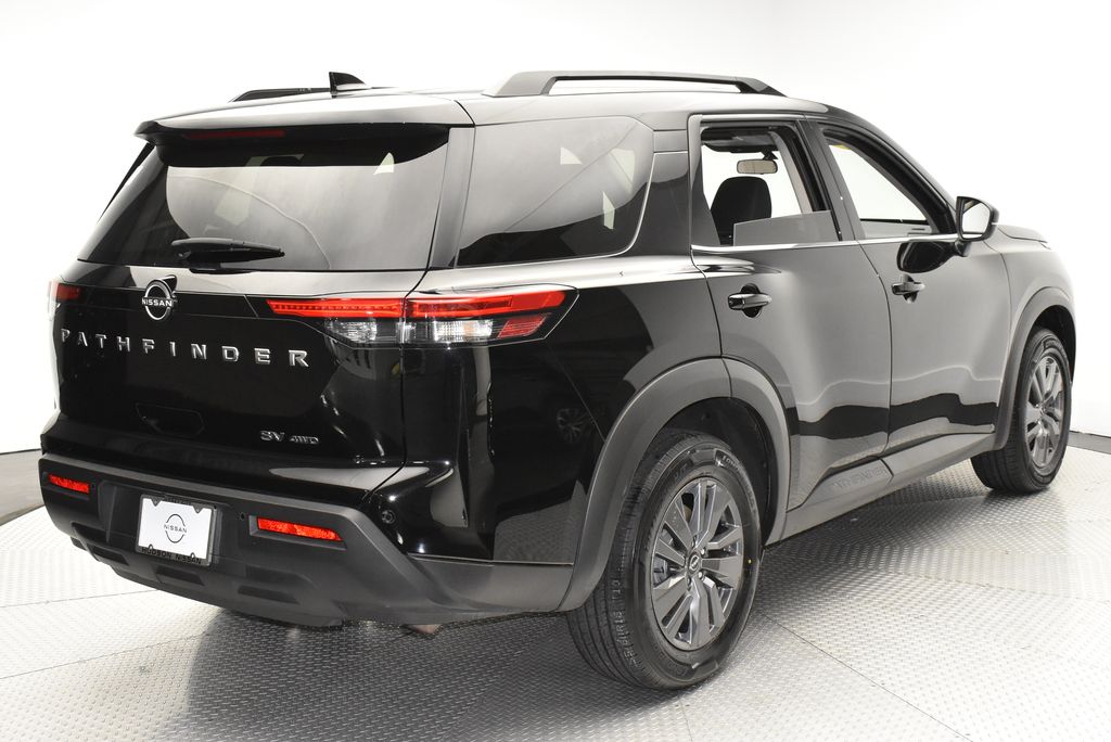 2024 Nissan Pathfinder SV photo 2
